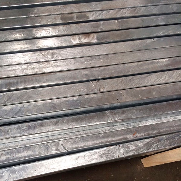 Труба профильная квадратная ЭСВ оцинкованная 50x50x3 мм Ст3 ГОСТ 8639-82 фото